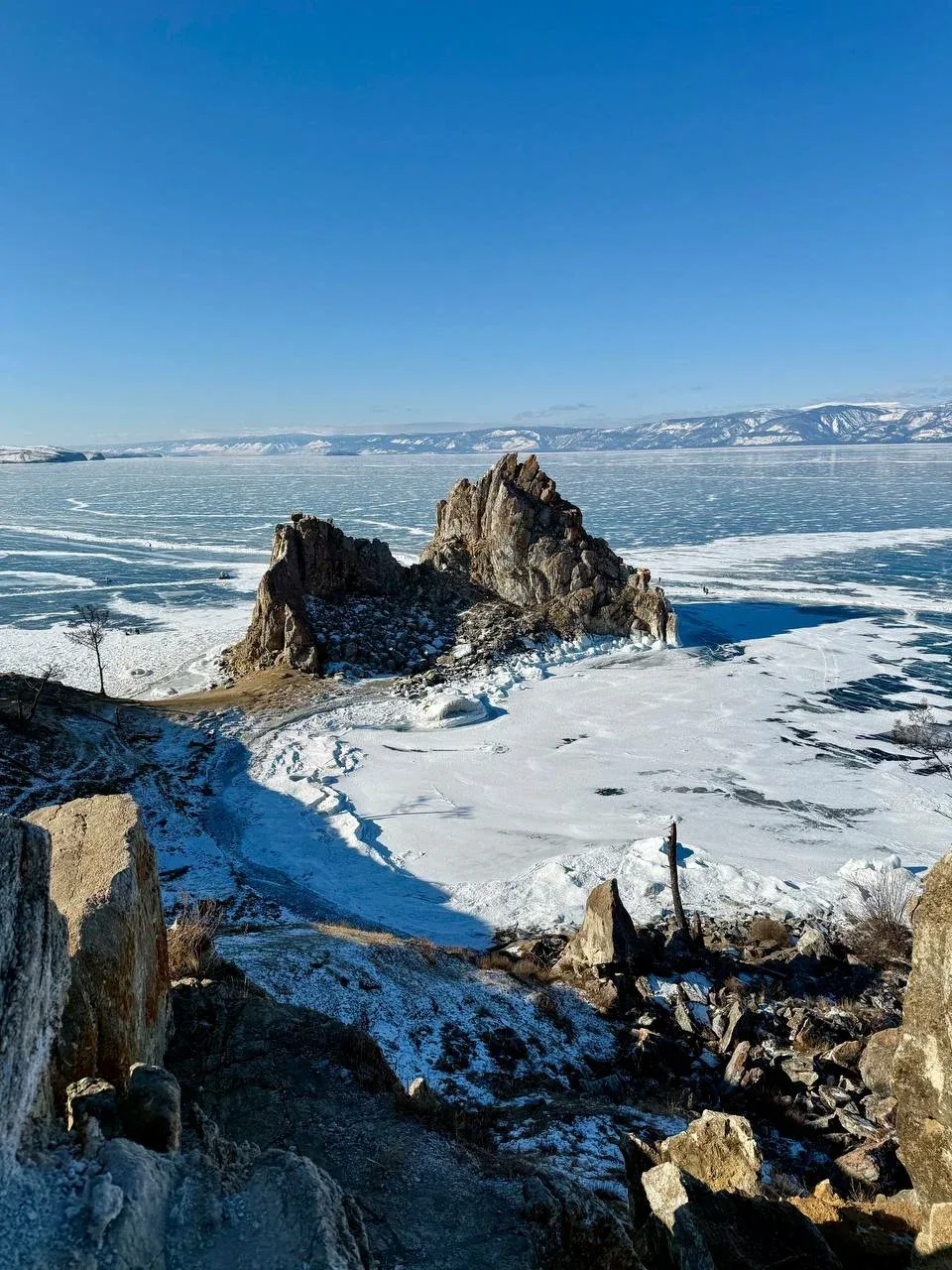 Скала Шаманка зимой