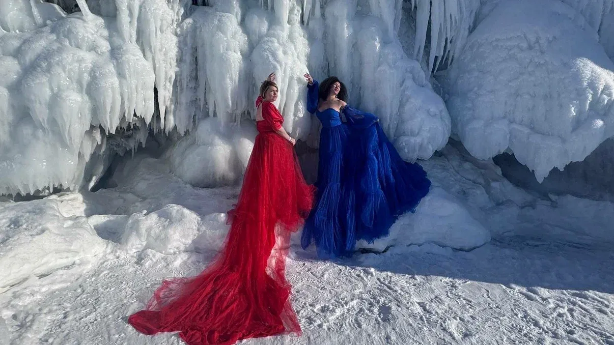 Ледяной грот на Байкале